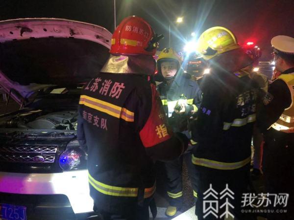 車?yán)锍霈F(xiàn)汽油味代表什么？**石化：危險、靠邊停車-什么是汽車自燃